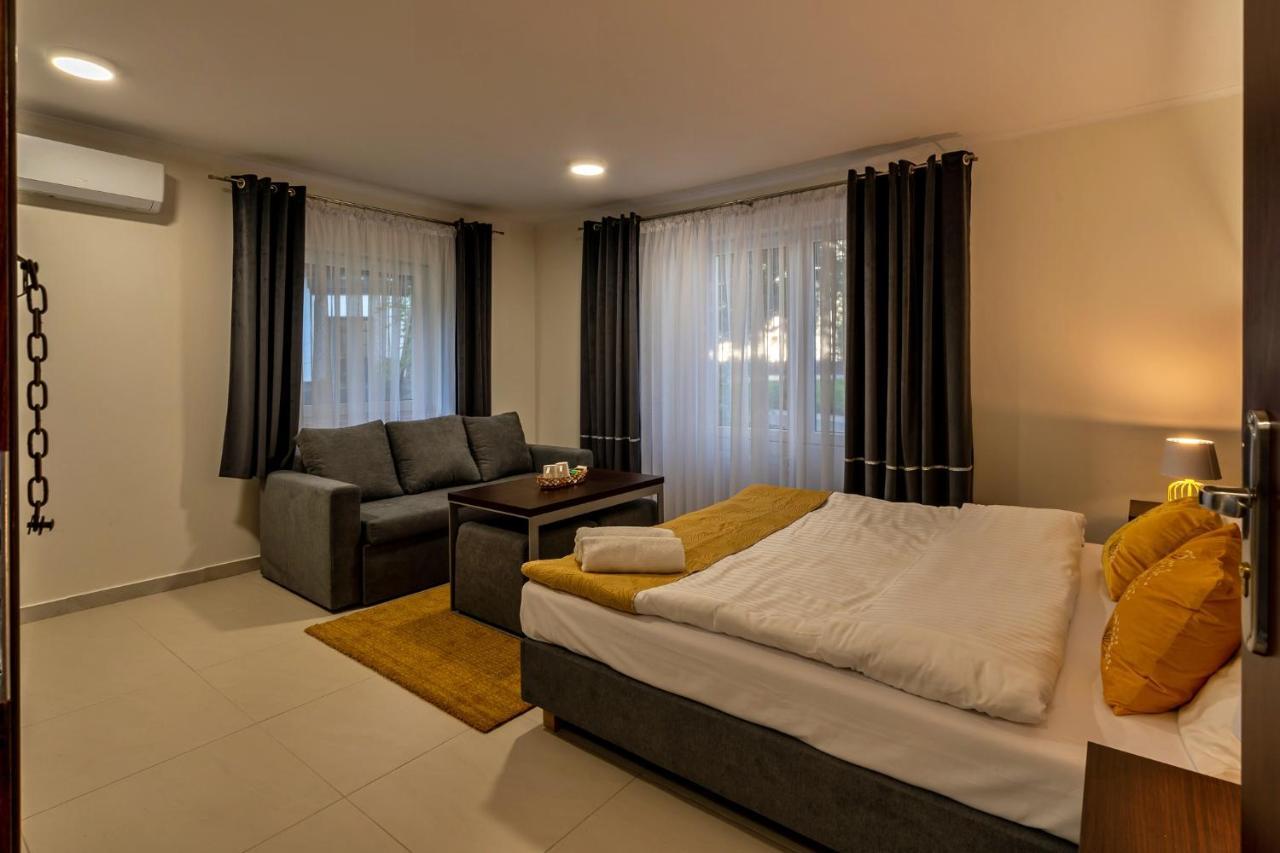 Apartamenty Wakacyjna Wioska Ngo 20M Od Suntago Mszczonow Luaran gambar