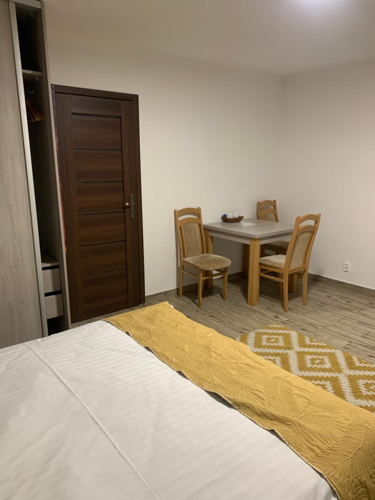 Apartamenty Wakacyjna Wioska Ngo 20M Od Suntago Mszczonow Luaran gambar